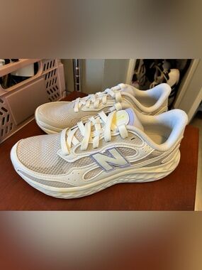 New Balance Women’s Cream Sneakers